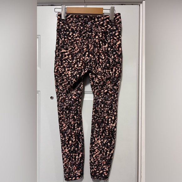 lululemon Wunder Train Hi Rise with Pockets (size 6) - Picture 3 of 4